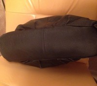 Сумка кожаная, есть небольшие потертости со стороны носки (последнее фото), крем. . фото 5