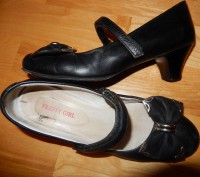 Нарядные черные кожаные туфли для девочки, с бантами, каблучок 4см. Для выпускно. . фото 2