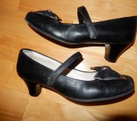 Нарядные черные кожаные туфли для девочки, с бантами, каблучок 4см. Для выпускно. . фото 5