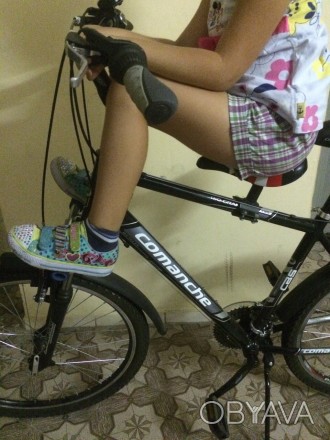 детское сиденье и подножка с креплениями для взрослого велосипеда
состояние отл. . фото 1