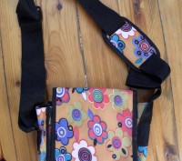 Симпатичная удобная сумка средних размеров из плотной устойчивой к носке плащёвк. . фото 4