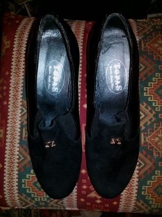 Туфли женские черного цвета. Изготовлены из замши и кожи.Производитель фабрика У. . фото 3