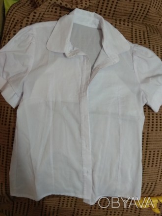 Нарядная блузка для девочки. Цвет - белый. Ткань - хлопок. Б/у в идеальном состо. . фото 1