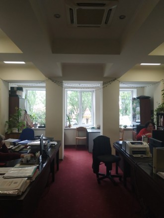 Продажа офисных помещений в одном из лучших бизнес центров Николаева - "ДорМашин. Центр. фото 8