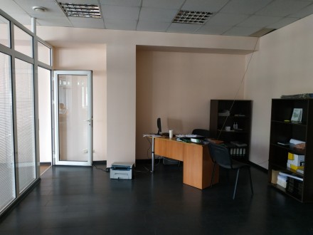 Продажа офисных помещений в одном из лучших бизнес центров Николаева - "ДорМашин. Центр. фото 3