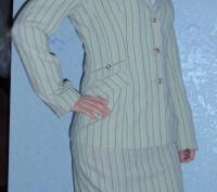 Продам женский костюм (пиджак, брюки, юбка, блузка) в отличном состоянии (состоя. . фото 3