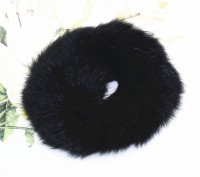Прикольная мягкая пушистая резиночка для волос из меха кролика.
Цвет: черный. . фото 3