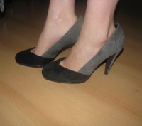Шикарные замшевые туфли, (внутри кожа) размер 6 ( наш 38) в отличном состоянии, . . фото 4