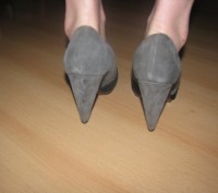 Шикарные замшевые туфли, (внутри кожа) размер 6 ( наш 38) в отличном состоянии, . . фото 3