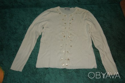 2 блузки за 50 грн. Одна белая красивая нарядная, другая х/б по-проще, один разм. . фото 1