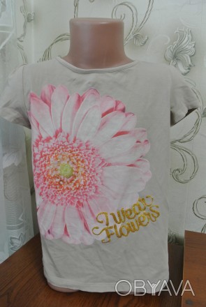 Красивая футболка " H&M". Нежный рисунок. Красивая блестящая надпись. Хорошо тян. . фото 1