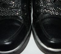 класснючие кроссовки
чудные кроссовки в идеальном состоянии
подошва не стирает. . фото 3