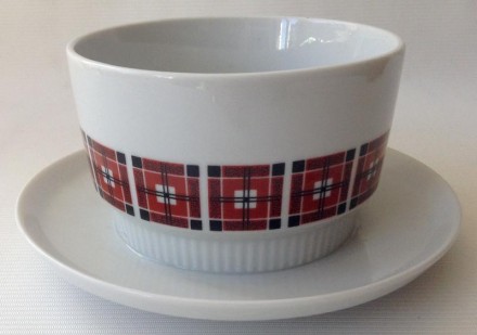 В лоте в продаже:
Салатники глубокие 2 шт и соусник 1 шт (набор). 
Сервиз *Шот. . фото 6