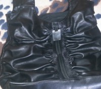 Продам женскую кожаную сумку черного цвета на одно отделение, внутри есть карман. . фото 3