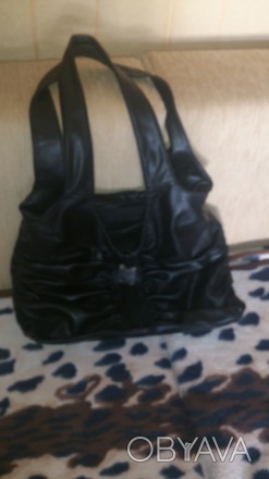 Продам женскую кожаную сумку черного цвета на одно отделение, внутри есть карман. . фото 1