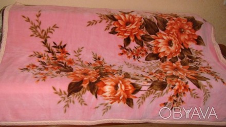 Продам НОВОЕ очень красивое одеяло из акрилового волокна, нежно розовое с цветам. . фото 1