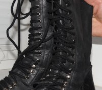 Сапоги высокие на шнуровке бренда Guess, Италия
цвет черный
натуральная мягкая. . фото 6