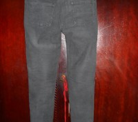 Серые вельветовые (микро вельвет)джинсы на 12 лет,в поясе вставлен
регулятор об. . фото 3
