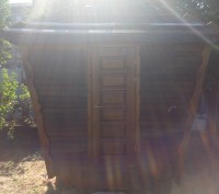 Деревяный домик на 4-х пчелинных ульях по 20 рамок Размер 2*2-2*2-2м Лежаки 2,1*. . фото 6