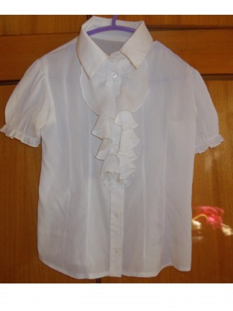 Рубашка детская на 6-9лет тип-шелк, белая,состояние хорошее,Плечи-30см,длинна во. . фото 2