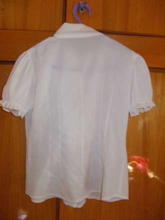 Рубашка детская на 6-9лет тип-шелк, белая,состояние хорошее,Плечи-30см,длинна во. . фото 6