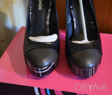 Очень красивые и стильные женские туфли. 
Размер: 38.
Высота каблука 13 см. 
. . фото 1