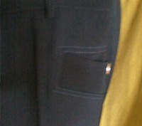 Отличные черные брюки.Классика.
Прямые, приталенные сзади выточками.
Красивый . . фото 4