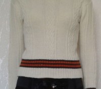 Очень теплый свитер молочного цвета,коротенький, с красивым узором, разм.S. В от. . фото 3