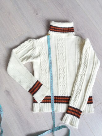 Очень теплый свитер молочного цвета,коротенький, с красивым узором, разм.S. В от. . фото 6