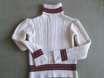 Очень теплый свитер молочного цвета,коротенький, с красивым узором, разм.S. В от. . фото 1