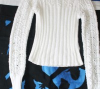 Нарядный белоснежный вязанный свитер,очень нежно смотрится,лежит по фигуре,длина. . фото 2