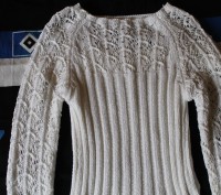 Нарядный белоснежный вязанный свитер,очень нежно смотрится,лежит по фигуре,длина. . фото 3