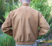 Продам замшевую итальянскую куртку(легкое бу,идеальное состояние,очень мало носи. . фото 3