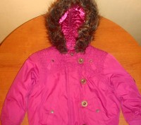 Курточка на девочку ТМ DKNY на резинке с капюшоном.

Возраст - 4
Сезон: весна. . фото 2