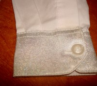 Рубашка на мальчика

Манжеты и воротник из серебристых вставок

Цвет: белый
. . фото 8