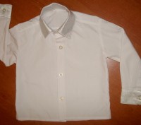 Рубашка на мальчика

Манжеты и воротник из серебристых вставок

Цвет: белый
. . фото 3