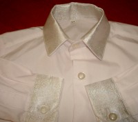 Рубашка на мальчика

Манжеты и воротник из серебристых вставок

Цвет: белый
. . фото 5
