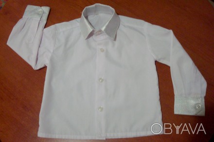 Рубашка на мальчика

Манжеты и воротник из серебристых вставок

Цвет: белый
. . фото 1