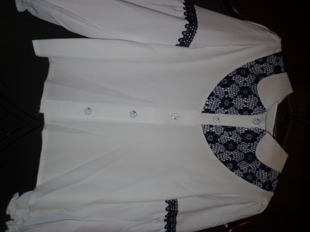 Стильная блузка для школы. Блуза украшена вставками контрастного кружева.
Разме. . фото 6