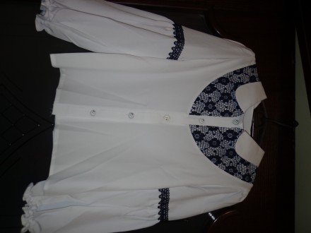 Стильная блузка для школы. Блуза украшена вставками контрастного кружева.
Разме. . фото 4