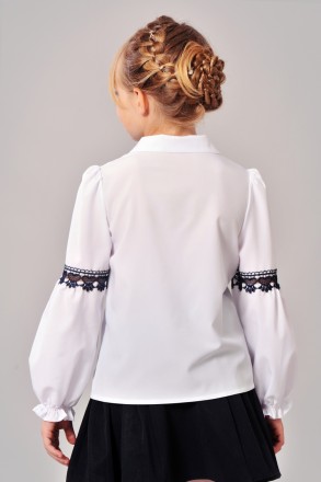Стильная блузка для школы. Блуза украшена вставками контрастного кружева.
Разме. . фото 3