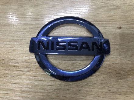Эмблема значок Nissan двери багажника бу  Nissan Leaf. . фото 2