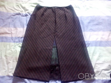 Продам стильную юбку для офиса с оригинальными вырезами спереди и сзади, снизу г. . фото 1