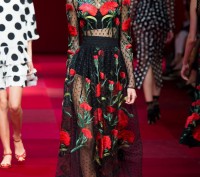 Страстное черное платье из коллекции Dolce & Gabbana, выполненное из гипюра, по . . фото 2