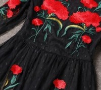 Страстное черное платье из коллекции Dolce & Gabbana, выполненное из гипюра, по . . фото 5
