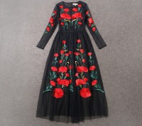 Страстное черное платье из коллекции Dolce & Gabbana, выполненное из гипюра, по . . фото 4