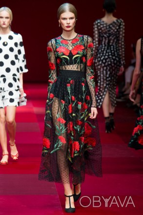 Страстное черное платье из коллекции Dolce & Gabbana, выполненное из гипюра, по . . фото 1