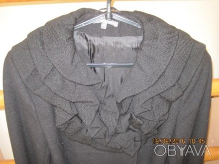 качественное ,симпатичное черное пальто,оригинальный трикотажный воротник , в от. . фото 1