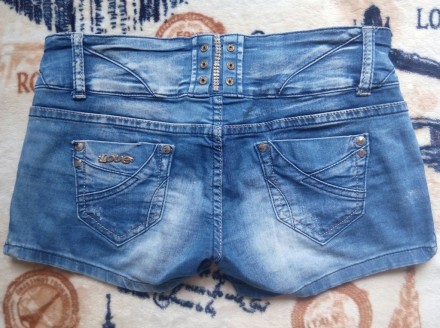 Шорты джинсовые модные короткие. Размер 28 (большемерят, смотрите замеры ниже). . . фото 6