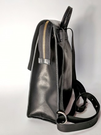 Женский городской рюкзак выполнен из натуральной кожи КРС черного цвета. Прошит . . фото 6